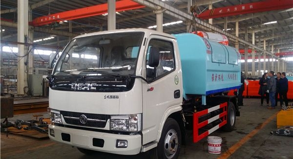 東風3噸勾臂垃圾車